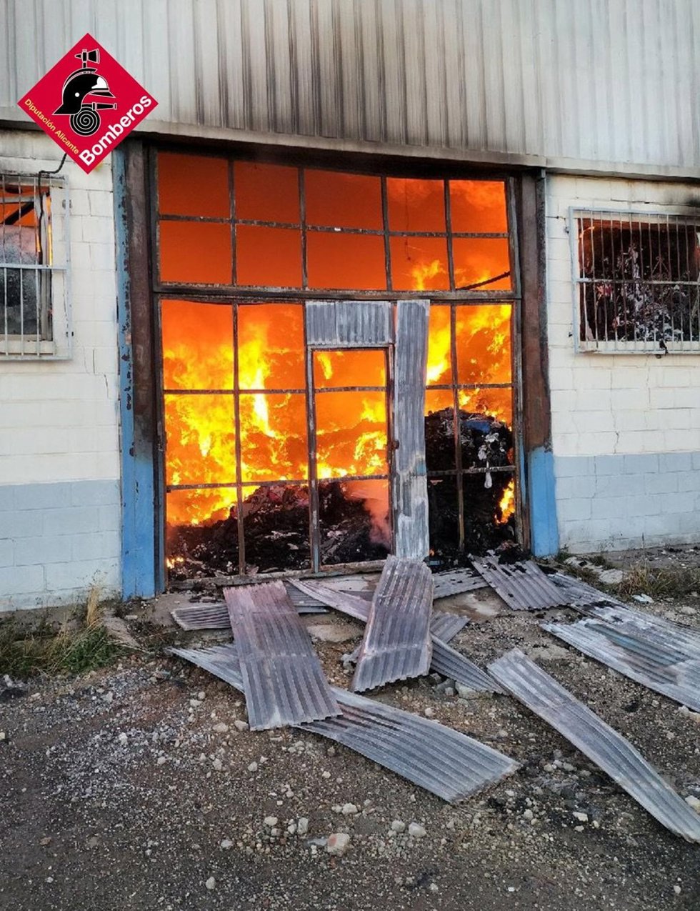 Incendio en una nave de Biar