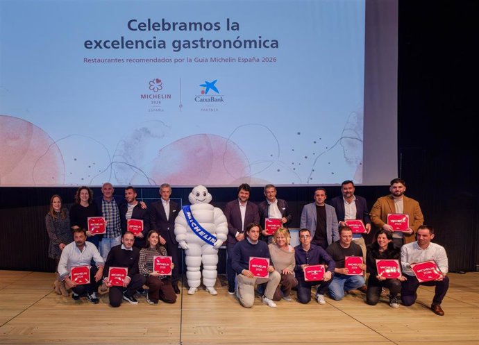 CaixaBank entrega a 18 restaurantes cántabros las placas que los acreditan como recomendados por la Guía Michelin 2026