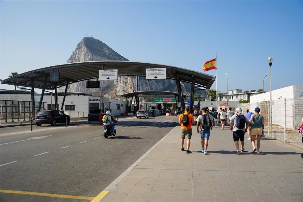 Archivo - Imágenes de la frontera entre España y el Peñón de Gibraltar. A 12 de junio de 2025 en La Línea de la Concepción, Cádiz (Andalucía). ARCHIVO.