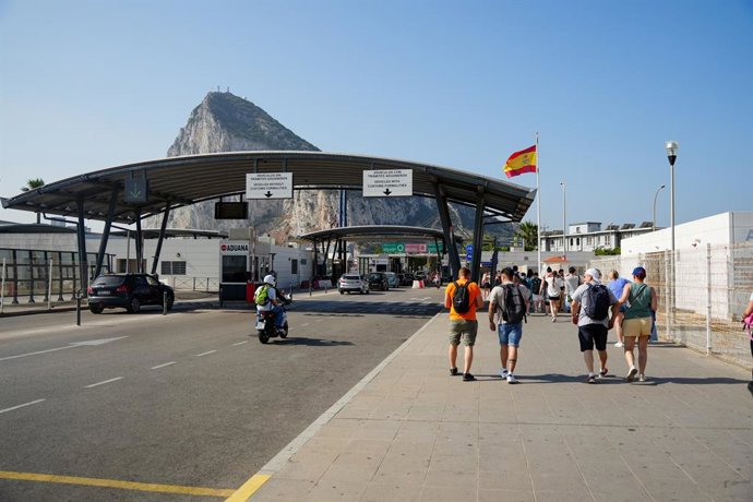 Archivo - Imágenes de la frontera entre España y el Peñón de Gibraltar. A 12 de junio de 2025 en La Línea de la Concepción, Cádiz (Andalucía). La Unión Europea y Reino Unido han alcanzado este miércoles un acuerdo político con el que poner fin a los cinco