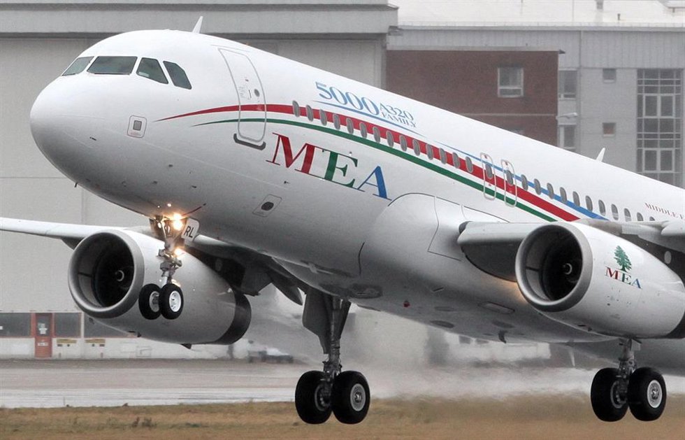 Archivo - FILED - 20 January 2012, Hamburg: An Airbus A320 of Middle East Airlines takes off after the official 5000th delivery of a machine of the A320 family in Hamburg. Photo: picture alliance / dpa