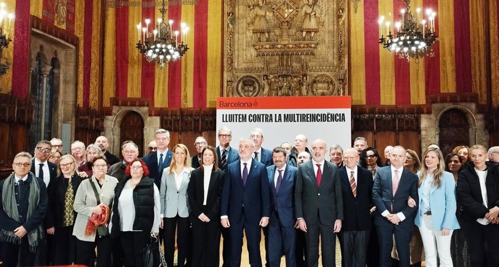 Partidos y entidades en el acto en favor de la reforma de la ley contra la multirreincidencia.