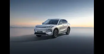 Geely empieza a firmar sus primeros acuerdos con concesionarios para arrancar sus ventas en España