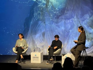 La directora de Comunicación y Relaciones Institucionales de CaixaBank, María Luisa Martínez; y el presidente de Grup Clipper's y director del festival, Juli Guiu, en la rueda de prensa este viernes.