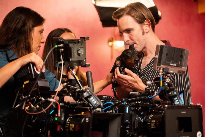 Archivo - Equipo técnico durante una visita de prensa al rodaje de la película ‘Pequeños calvarios'. ARCHIVO. 