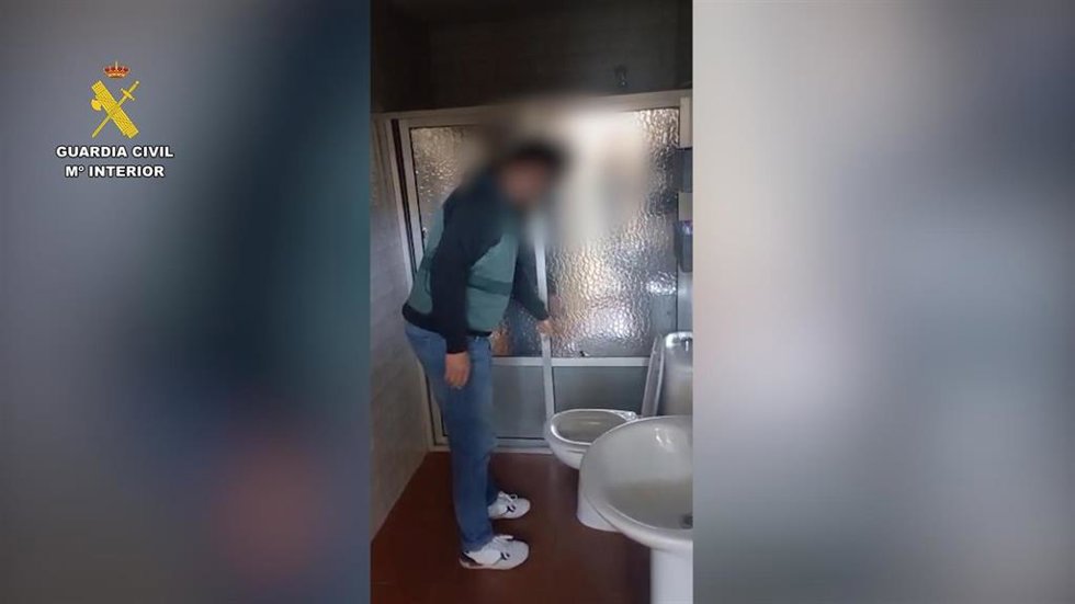 Investigación de la Guardia Civil a un empresario de Zafra por grabar presuntamente a sus empleados en el aseo