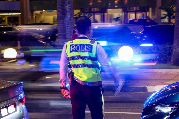 Archivo - Policía en las calles de Kuala Lumpur.