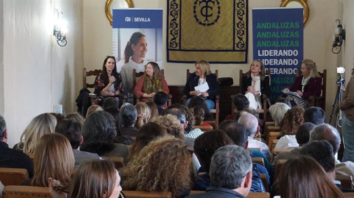 Nueva jornada de ciclo de encuentro 'Andaluzas que lideran a tu lado', impulsado por el PP y celebrada en Écija.