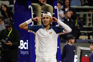 Tenis, Alejandro Tabilo vs Thiago Tirante El tenista Alejandro Tabilo de Chile celebra el triunfo en contra de Thiago Tirante de Argentina por el ATP 250 de Santiago 2026 en el Club Deportivo San Carlos de Apoquindo en Santiago, Chile. 26/02/2026 Felipe