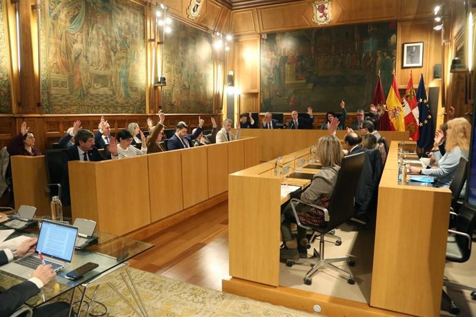 Imagen del pleno del Ayuntamiento de León celebrado este viernes.
