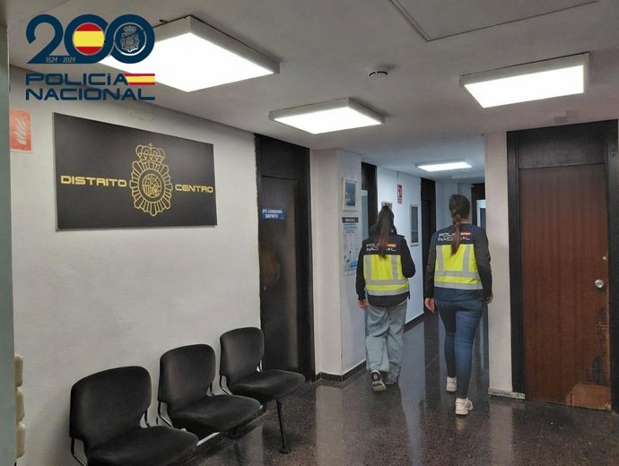 Detenido por encerrar a una mujer en una habitación de hotel y robarle.
