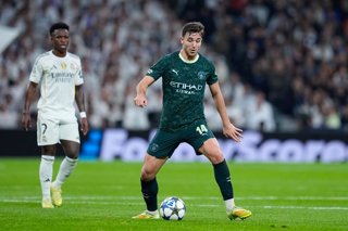 Archivo - Nico Gonzalez of Manchester City in action during the UEFA Champions League 2025/26 League Phase MD6 match between Real Madrid C.F. and Manchester City at Bernabeu stadium on December 10, 2025 in Madrid, Spain.