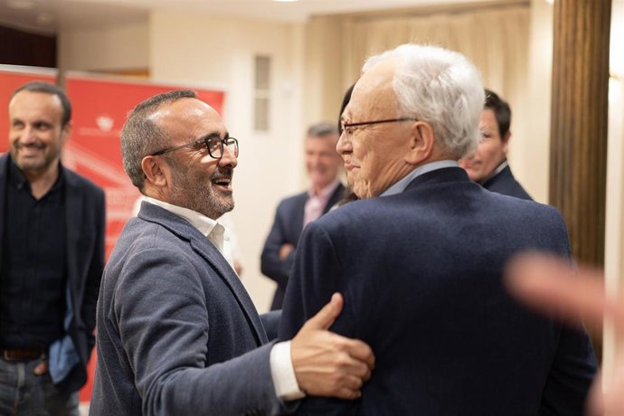 El presidente de la Diputación de Cáceres, Miguel Ángel Morales, y el productor, José Luis Pastor, en el estreno en Cáceres del documental sobre Muñoz-Torrero