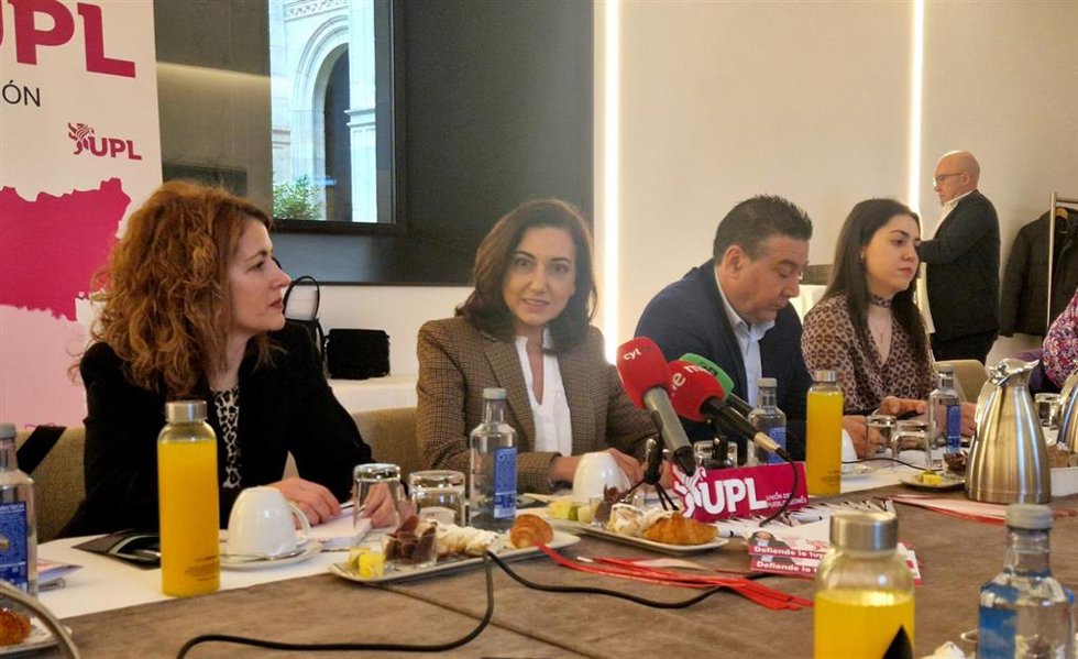 La candidata de UPL a la Presidencia de la Junta, Alicia Gallego, en un desayuno informativo en la capital leonesa.