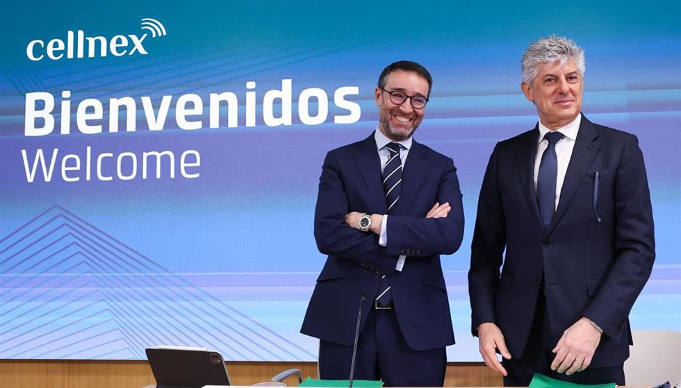 El CFO de Cellnex, Raimon Trias (i), y el consejero delegado de Cellnex, Marco Patuano (d), durante una rueda de prensa, en el Auditorio Castellana 81 Meeting Place, a 27 de febrero de 2026, en Madrid (España). Cellnex registró unas pérdidas netas atrib