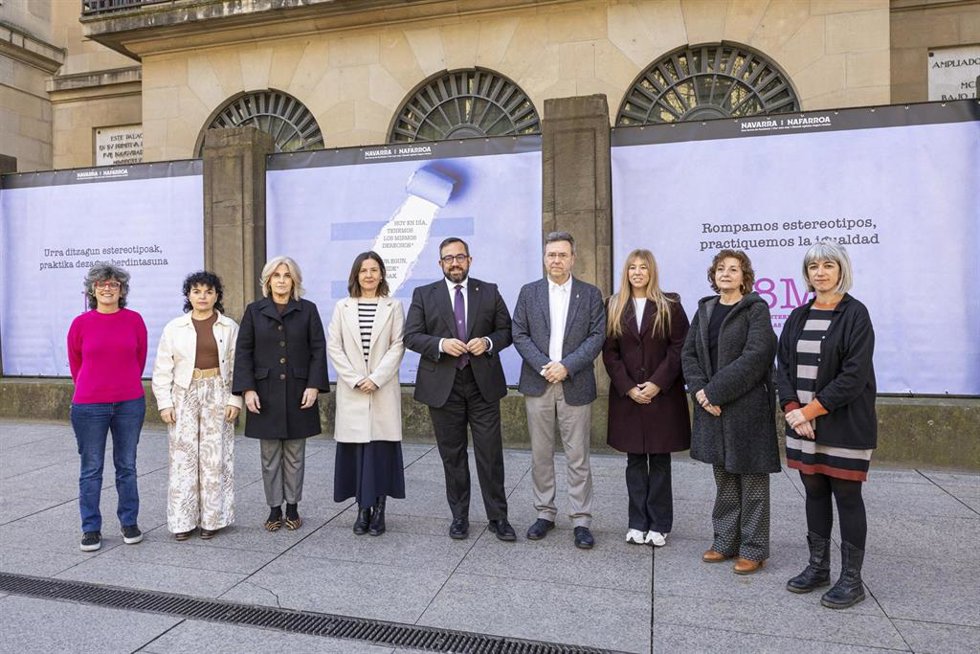 Presentación de la campana del Gobierno de Navarra con motivo del 8 