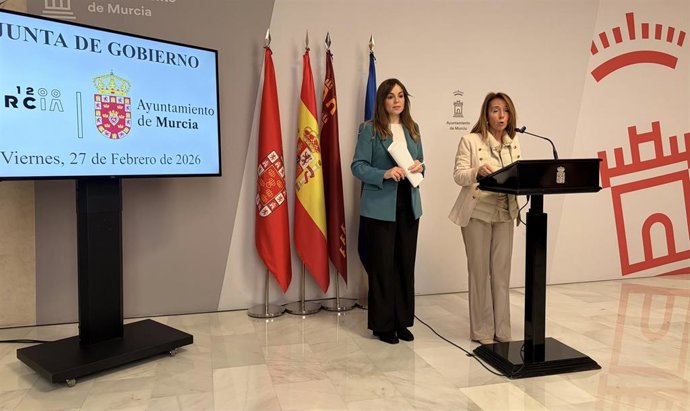 Archivo - La concejal de Educación y Atención a la Ciudadanía, Belén López, junto a la edil Rebeca Pérez