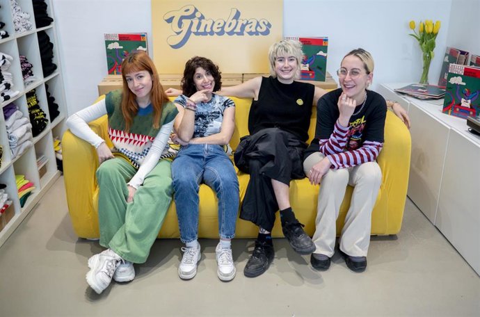 Archivo - Imagen de archivo de la banda Ginebras durante una entrevista para Europa Press.