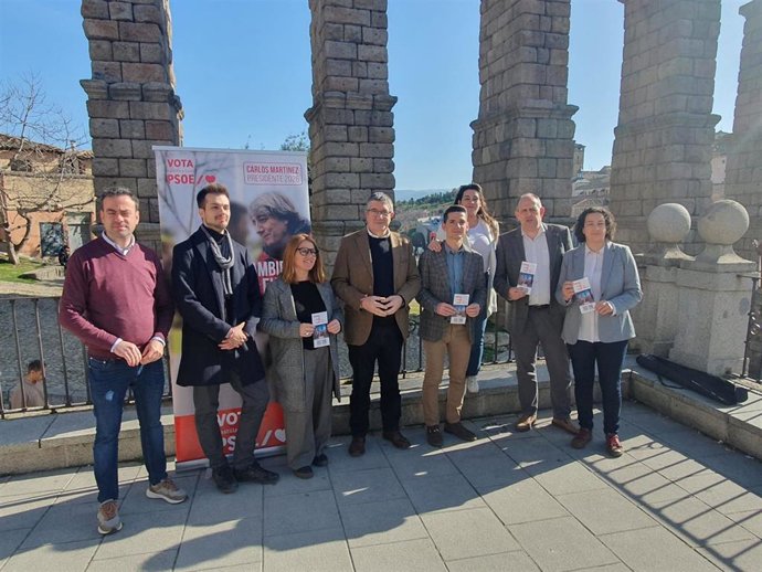 Patxi López, junto a la candidatura a las Cortes del PSOE de Segovia.