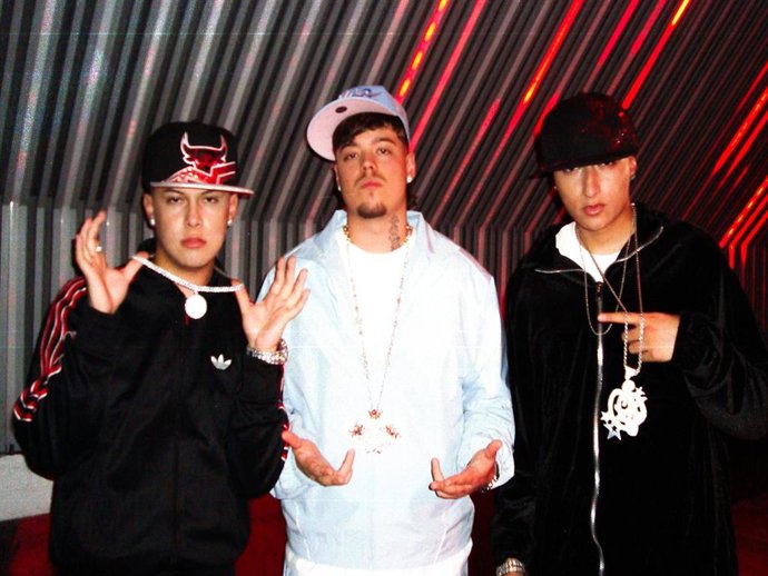 El Artista Granadino Miguel Cantos, Conocido Artísticamente Como Saiko, Y Los Chilenos Sinaka, Benja Y Kennat.