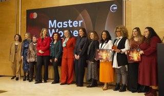 El 45% de los españoles considera que las mujeres parten en desventaja a la hora