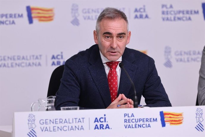 El portavoz del Consell y conseller de Agricultura, Agua, Ganadería y Pesca, Miguel Barrachina, en la rueda de prensa posterior al pleno del Consell