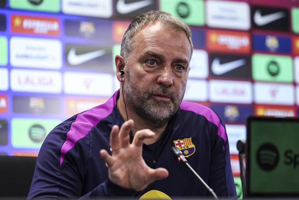 El entrenador del FC Barcelona, Hansi Flick, en rueda de prensa previa al duelo contra el Villarreal