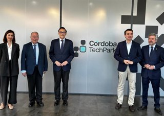 Gómez Villamandos (centro), junto al resto de autoridades, en la presentación de Córdoba TechPark.