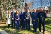 Foto: Una escultura de "bronce y alma" custodia el corazón de Logroño, en homenaje a la Policía Nacional y víctimas terrorismo