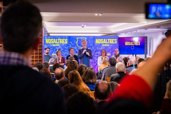 El precandidato a la presidencia del FC Barcelona Víctor Font (Nosaltres) en un acto electoral