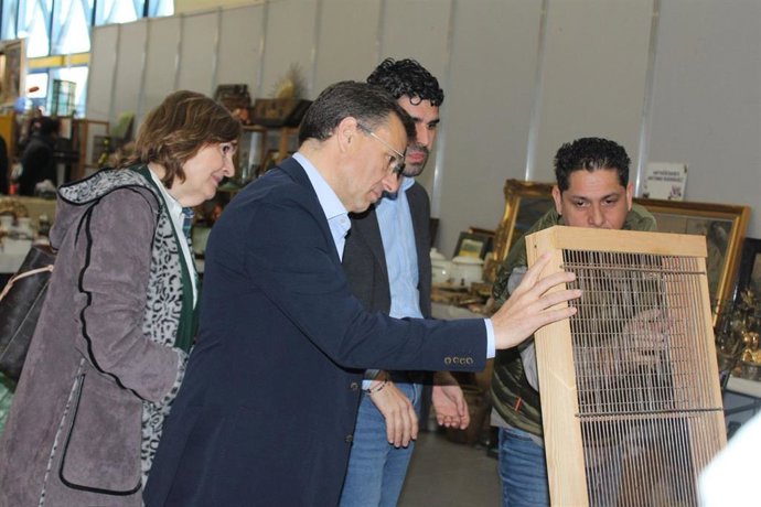 El alcalde de Albacete, Manuel Serrano, inaugura 'Antigua'.