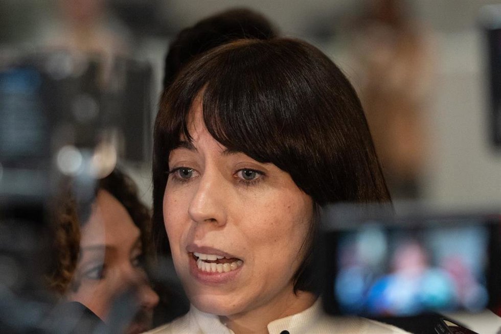 Archivo - La secretaria general del PSPV-PSOE, Diana Morant, atiende a los medios de comunicación.