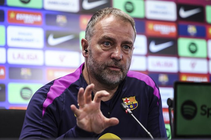 O técnico do FC Barcelona, Hansi Flick, em entrevista coletiva antes do confronto contra o Villarreal.