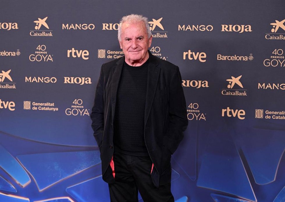 Víctor Manuel posa en el photocall del Encuentro de Nominados de la 40 edición de los Premios Goya, celebrado en el Real Casino de Madrid, a 02 de febrero de 2026, en Madrid (España).