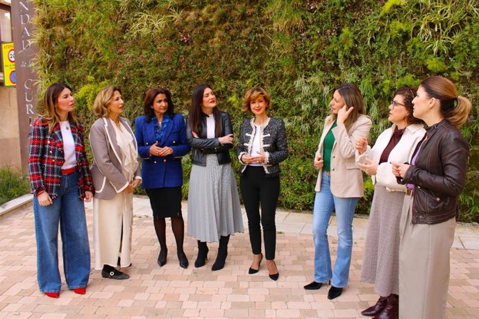 La secretaria general del PP y portavoz del Gobierno de Lorca, Rosa María Medina, junto a la diputada regional, María del Carmen Ruiz, la diputada nacional, Isabel Borrego, y la senadora lorquina Antonia López Moya