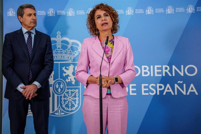 La vicepresidenta primera y ministra de Hacienda, María Jesús Montero preside la reunión con las organizaciones agrarias. A 27 de febrero de 2026 en Sevilla, Andalucía (España). La vicepresidenta primera y ministra de Hacienda, María Jesús Montero, mantie