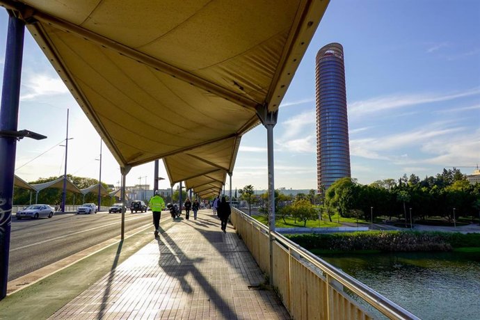Vista de los toldos del Puente del Cachorro de Sevilla