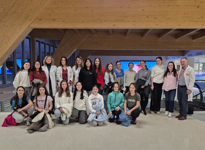 Alumnas de STEM Talent Girl conocen el Hospital Santa Bárbara de Soria.