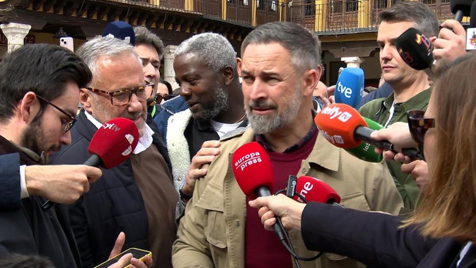 Abascal sobre Vox en Murcia: "Ni traiciones, ni ambiciones me distraerán para que el aprendiz de tirano deje el poder" 