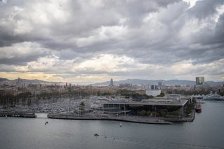 Archivo - Vista general del Puerto de Barcelona desde el mirador Hotel Grand Marina.