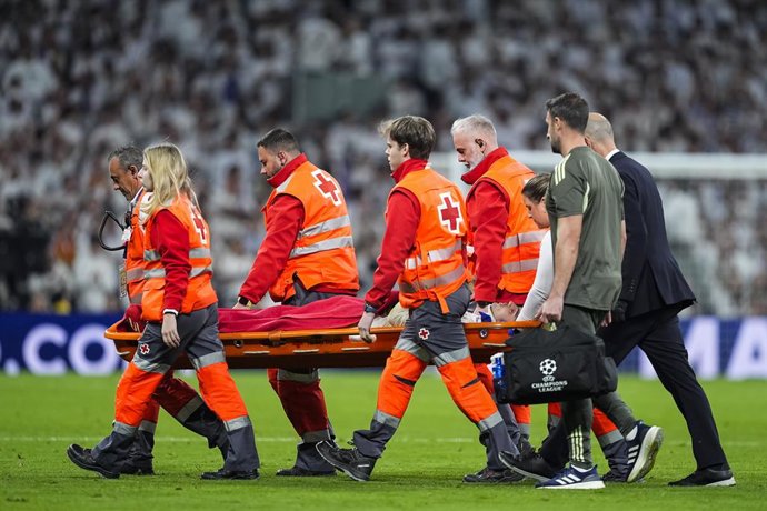 Raul Asencio of Real Madrid CF leaves the pitch after sustaining an injury during the UEFA Champions League 2025/26 KO play-offs Second Leg match between Real Madrid and SL Benfica at Bernabeu stadium on February 25, 2026, in Madrid, Spain.