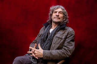 El miembro del grupo musical Rebrote, el músico Iñaki Antón ’Uoho’ posa para Europa Press.