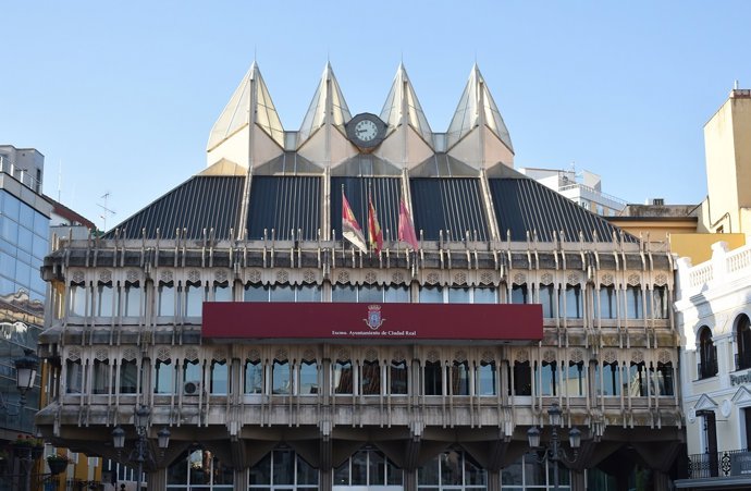 Archivo - Fachada del Ayuntamiento de Ciudad Real.