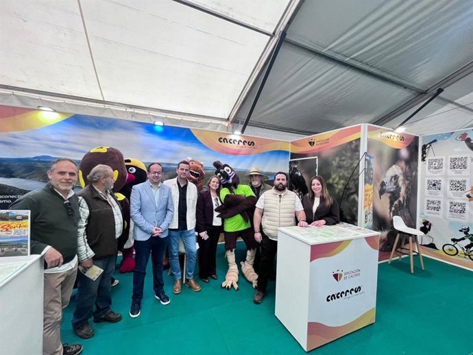 La Diputación de Cáceres promociona los recursos naturales y ornitológicos de la provincia