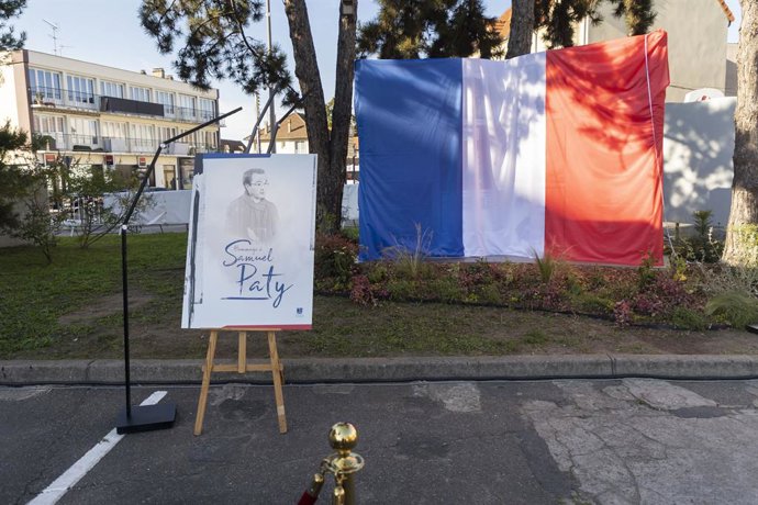 Archivo - Arquivo - Imagem de arquivo de um ato em memória do professor Samuel Paty, decapitado em 2020.