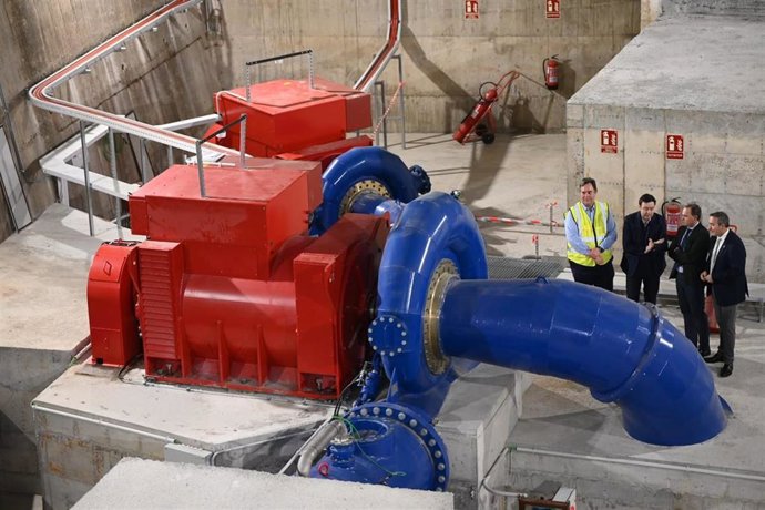 Visita de la Junta a la central hidroeléctrica de Rules