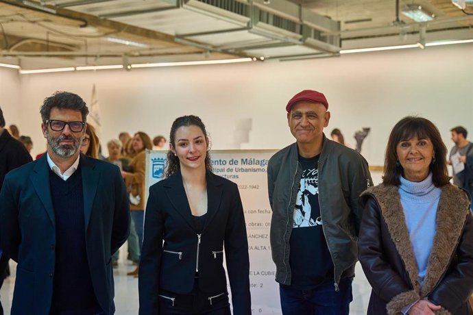 Lucía Navas exhibe la muestra 'Viga, cimiento, caña, guarda' en la Facultad de Bellas Artes de la Universidad de Málaga, una exposición en la que recopila vivencias que surgen de la rehabilitación del centenario cortijo familiar