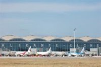 El aeropuerto de Alicante-Elche cierra la pista de vuelo en las noches de marzo por obras de mejora