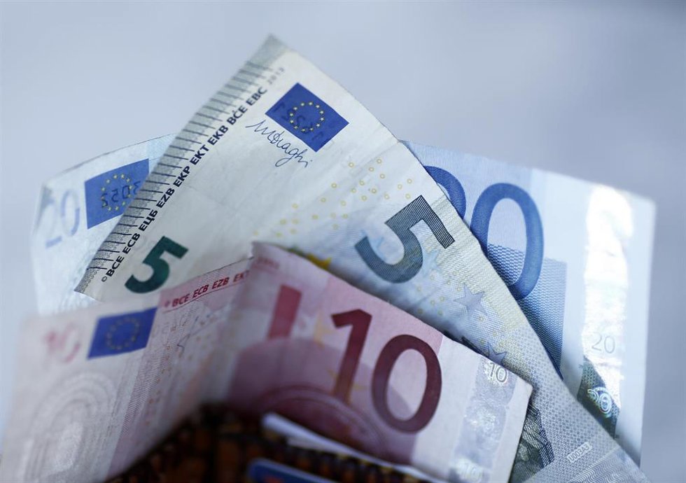 Archivo - Billetes de euro.
