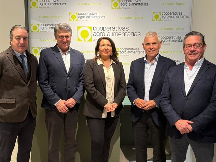 Reunión de Cooperativas Agro-alimentarias con la europarlamentaria del PP Carmen Crespo.